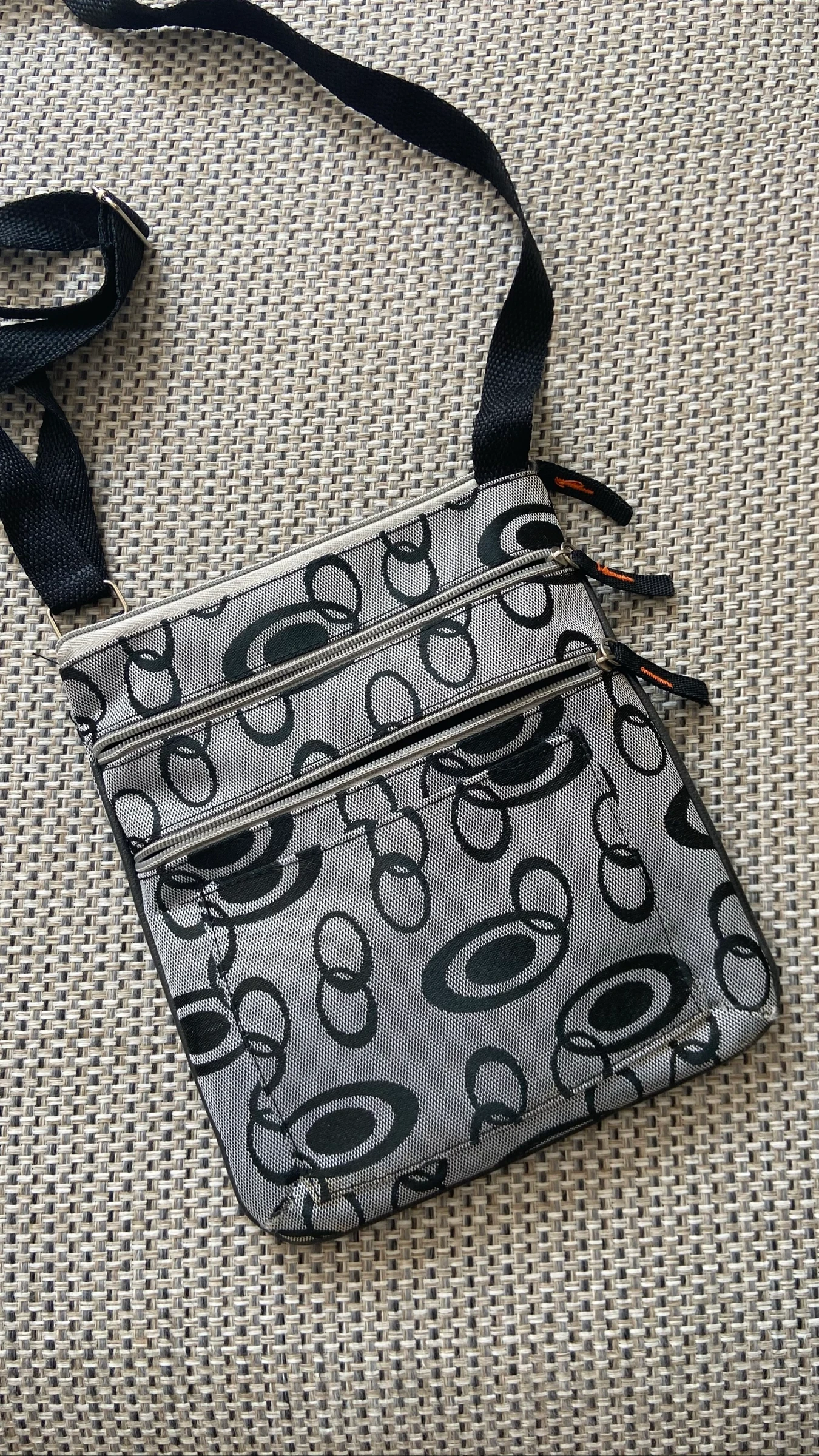 Grijze tas met zwart patroon – photo 2